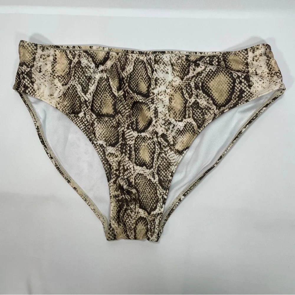 NWT Women's Girls Medium Seas The Day YMI 2 Piece Bandeau Bikini.